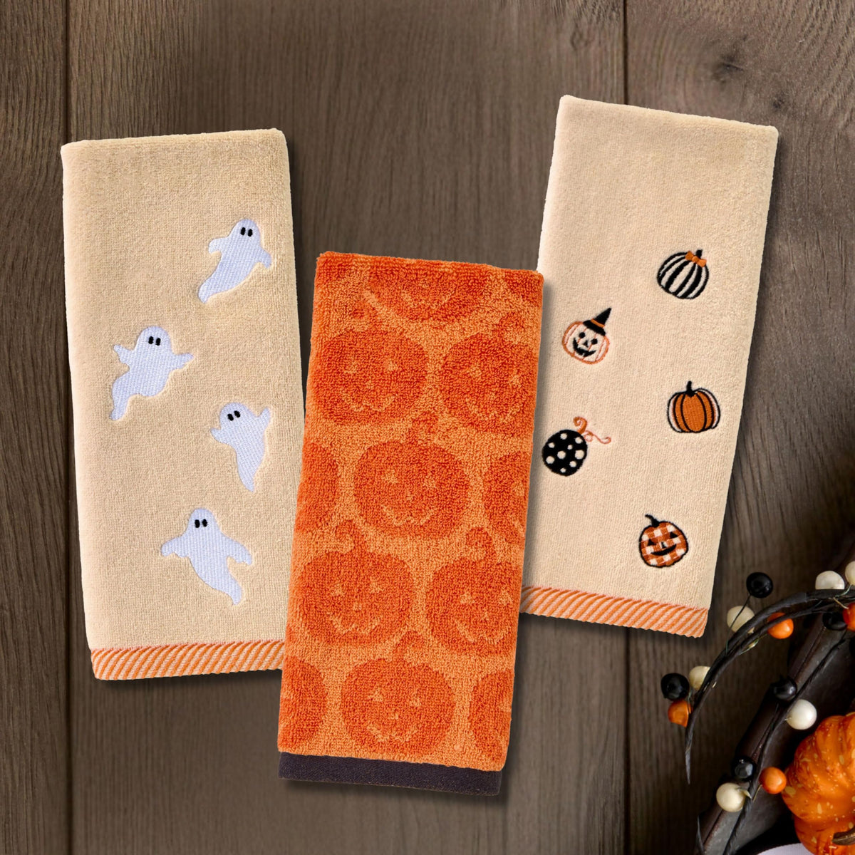 SKL Home Halloween Tossed Pumpkins Hand Towel 2 pc Set for Bath/Kitchen/Bar & Gift