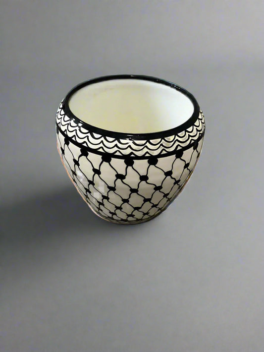 Handgefertigter Keramik-Blumentopf – 18 cm Indoor- & Outdoor-Pflanzgefäß | Palästinensische Keramik aus Hebron | Kuffiyeh-Muster