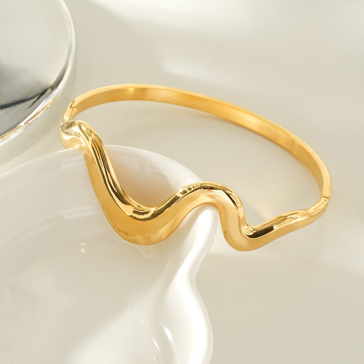 SEBASTIAN Gold: Artfully Curved Avant-Garde Abstract Bracelet