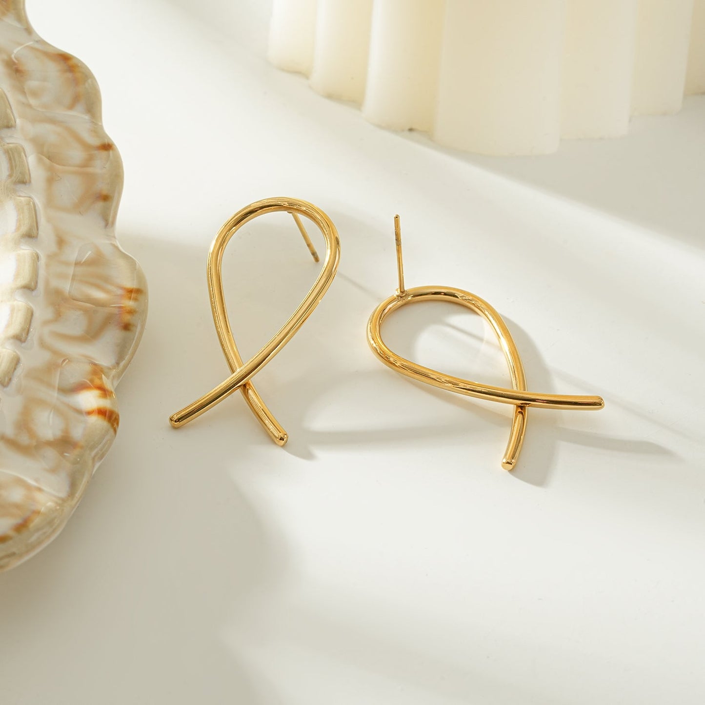 MAEVE Gold: Minimalist Oval Shaped Wire Constructed Stud Earrings