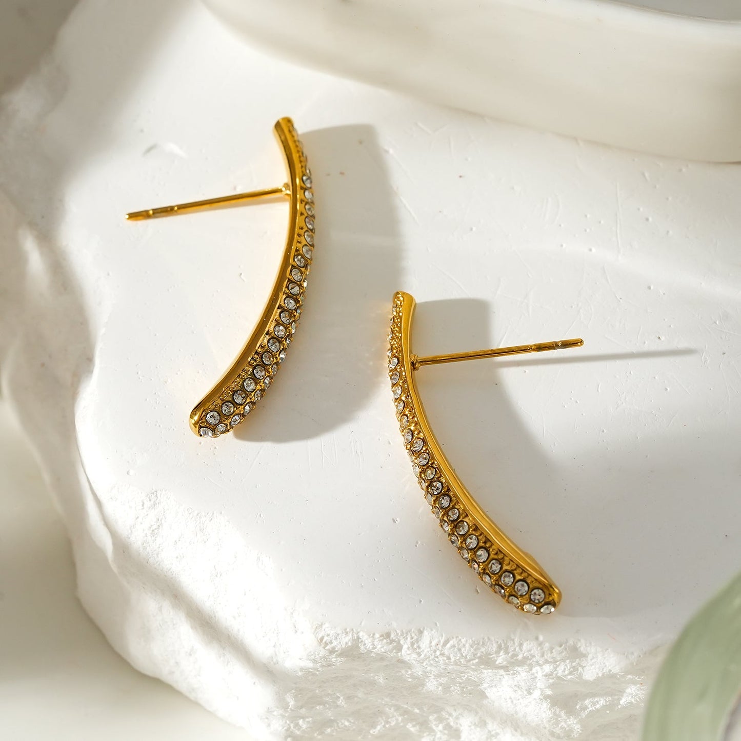 Style HILO: Curved Pavรฉ Zirconia Shaped Stud Earrings in Silver
