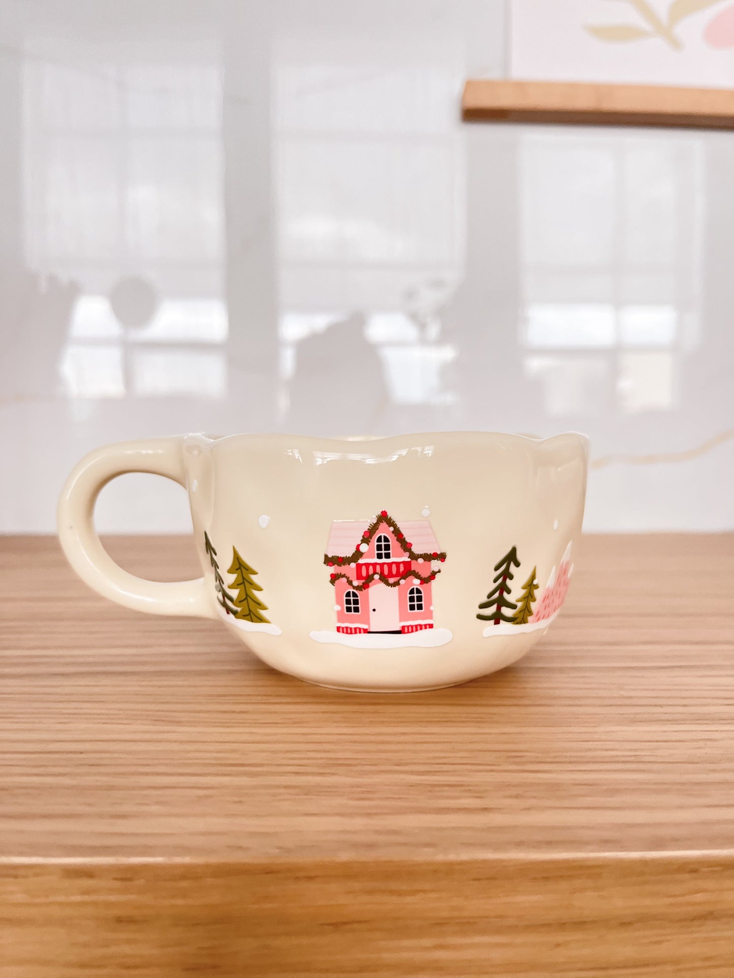 Tasse en céramique crème - Village de Noël