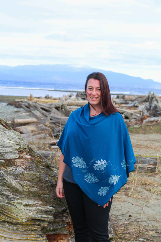 Moroccan Poncho with Oak Leaves Print