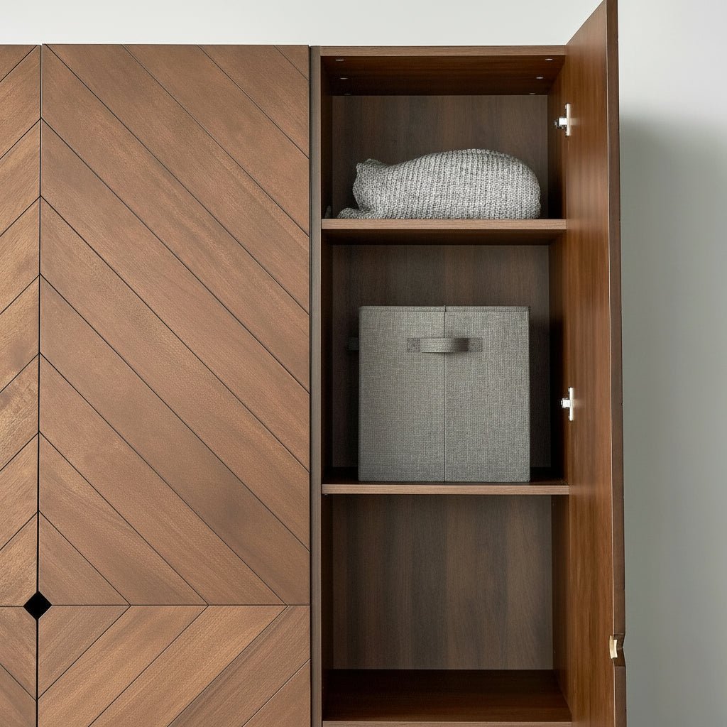 Hobro 301 Three-Door Wardrobe