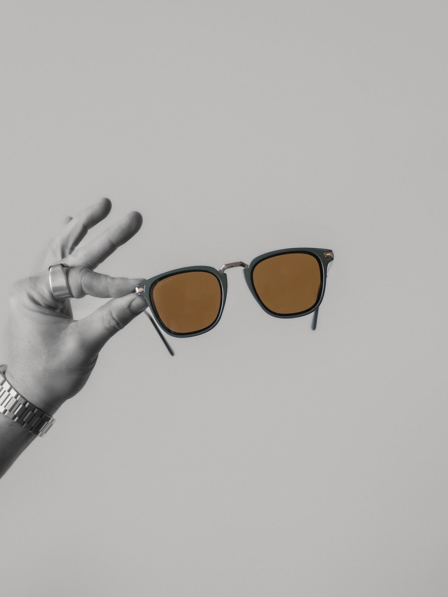 Boléro Maven — Matte Black Square Keyhole Sunglasses