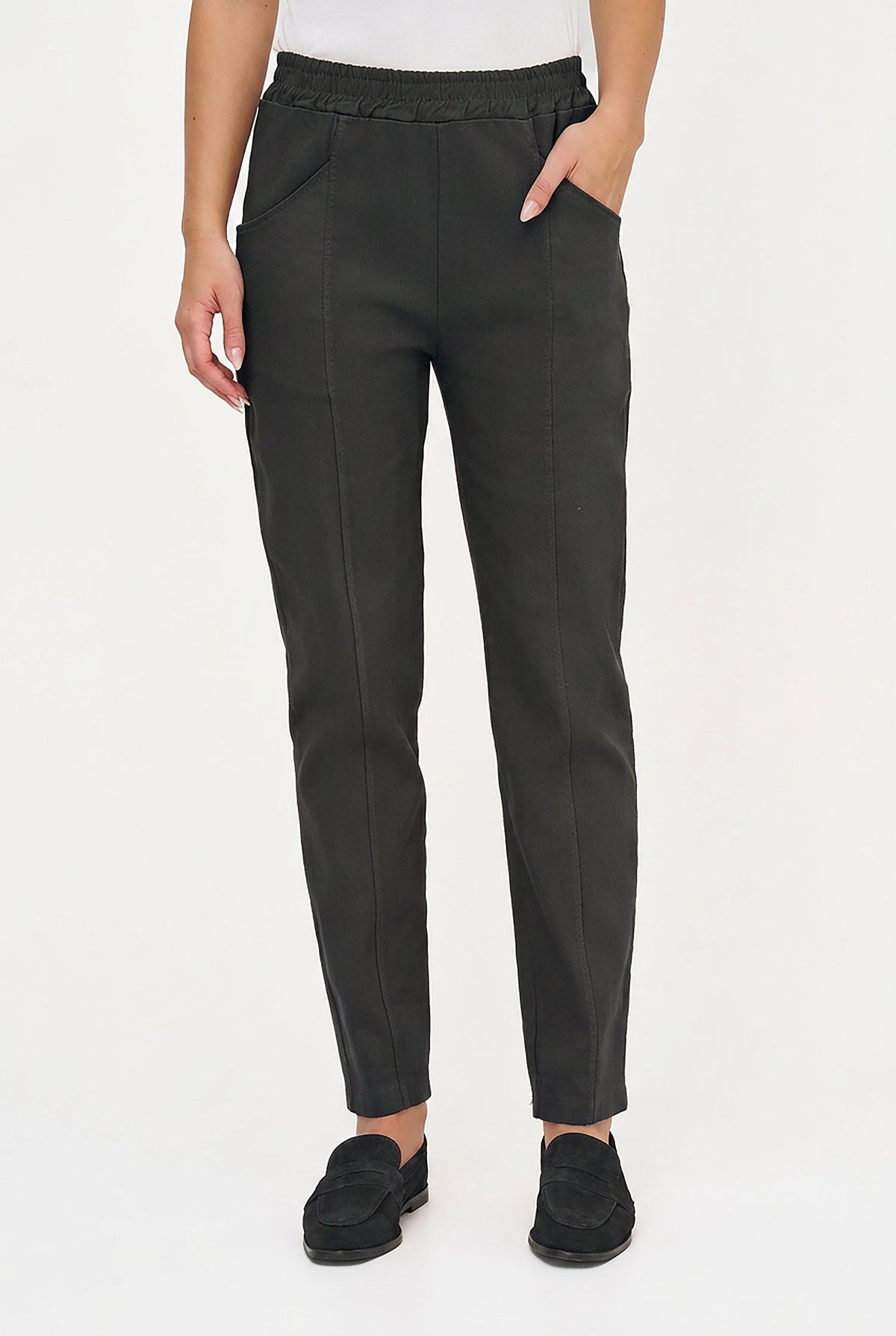 Women's Woven Pull-On Tapered Pants with Curved Side Pockets