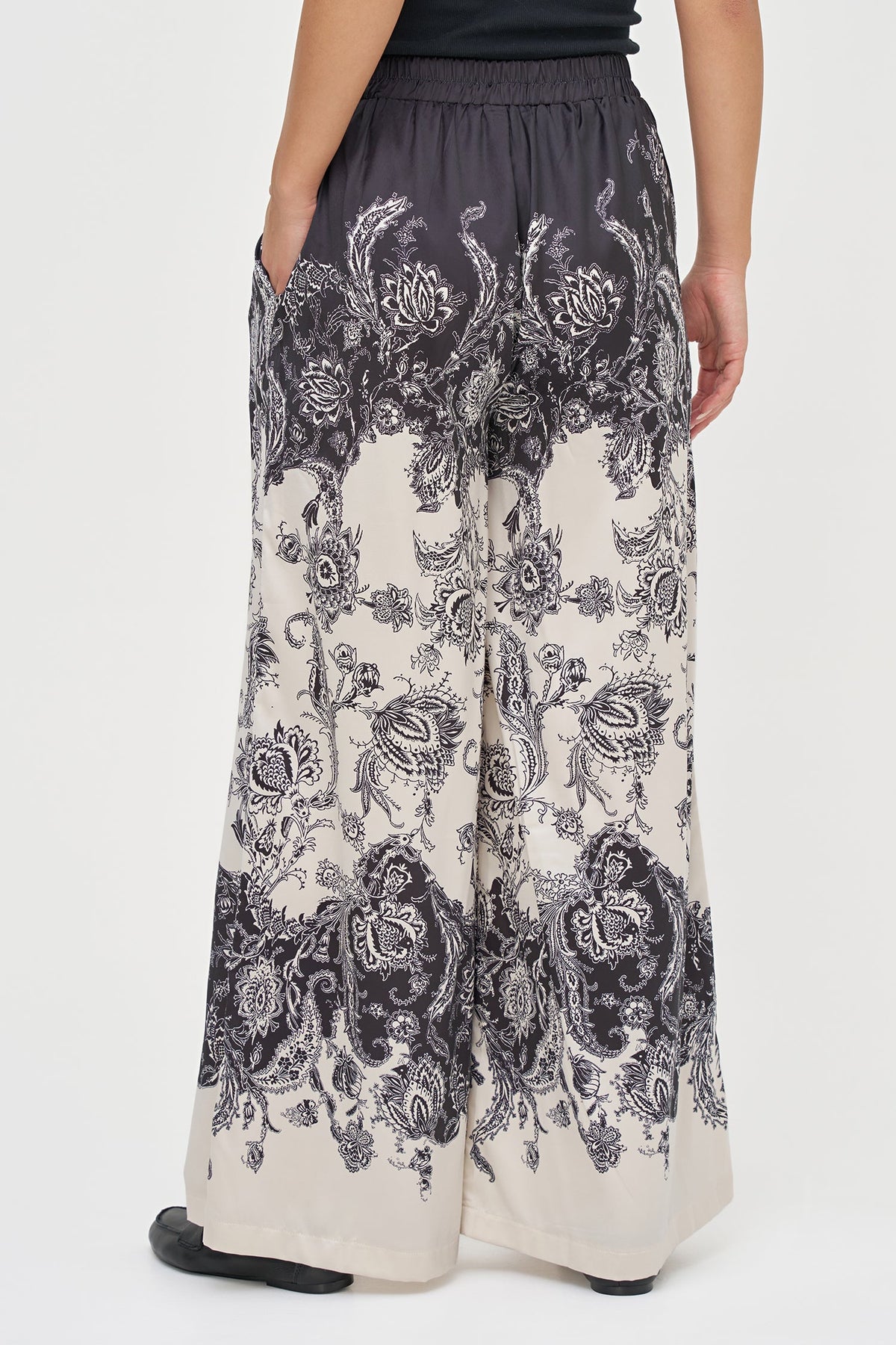 Women's Woven Placement Printed Pull-On Wide Leg Pant, with Side Seam Pockets