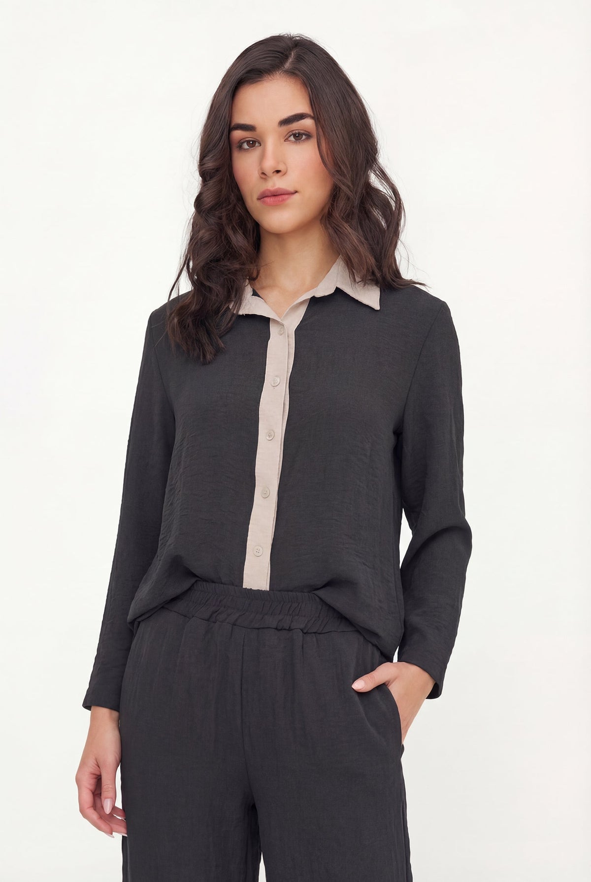 Women's Woven Color-Blocked Button-Down Long Sleeve Shirt, with a Pleated Back Detailing
