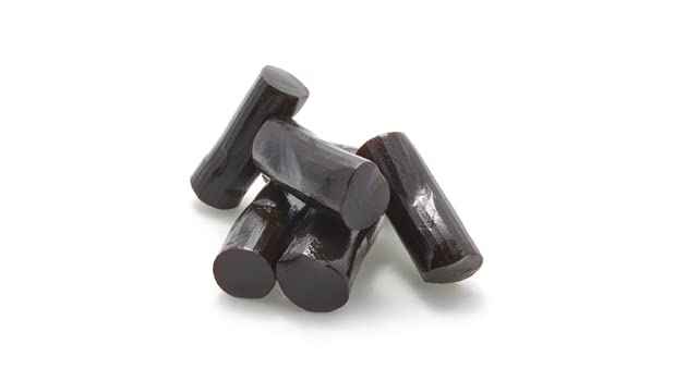 Yupik Finnish Soft Black Licorice Bites, 1 kg, Soft & Chewy Candy, Original Sweet Licorice Flavor, Fun Treat, Delicious Snack, Halloween Treats, Ideal for Gifting & Holidays