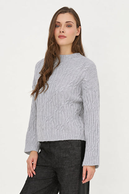 Women's Cable-Knit Crew-Neck Sweater with Long Sleeves