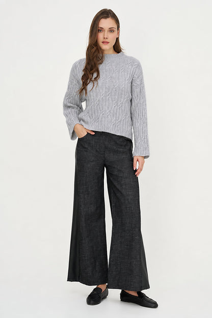 Women's Cable-Knit Crew-Neck Sweater with Long Sleeves