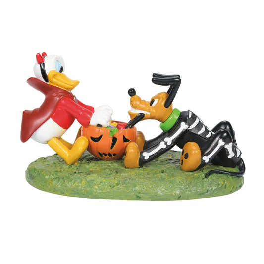Department 56 Disney Village Halloween Accessories Donald and Pluto's Tussle Figurine, 2.25 Inch, Multicolor