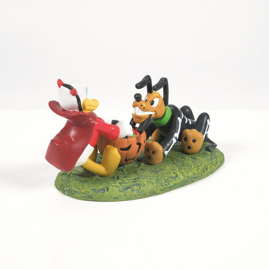 Department 56 Disney Village Halloween Accessories Donald and Pluto's Tussle Figurine, 2.25 Inch, Multicolor