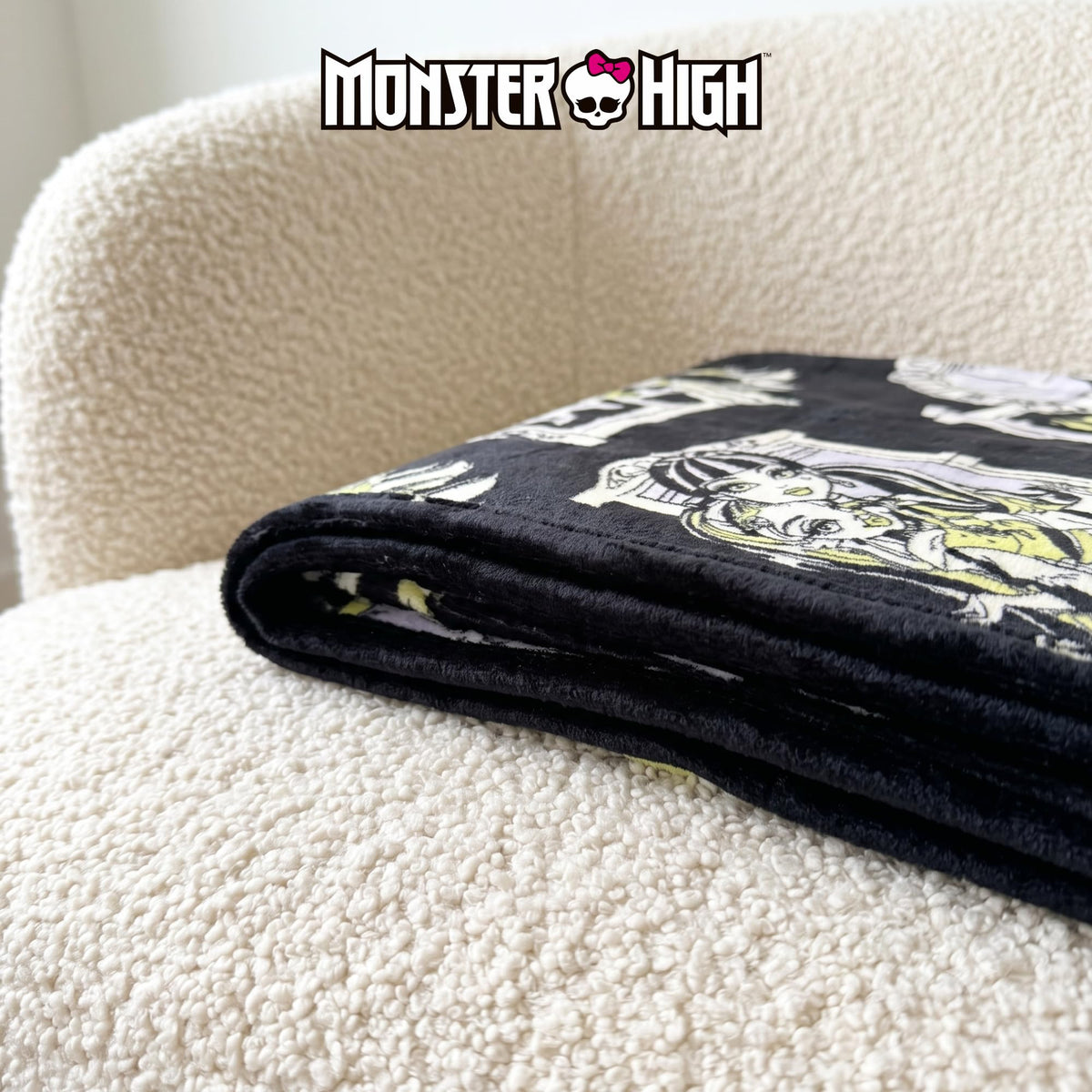 Monster High Halloween Throw, Super Soft Cozy Plush Blanket, 50" x 70", (Officially Licensed Product) by Franco