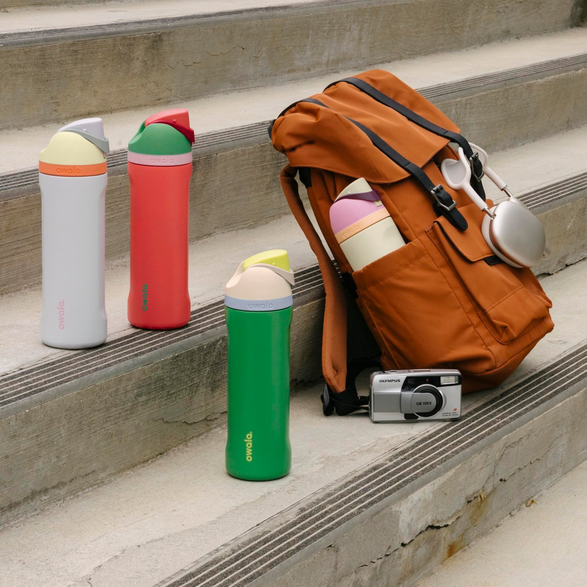 Owala FreeSip Insulated Stainless Steel Water Bottle with Straw for Sports and Travel, BPA-Free, 24oz, Dreamy Field 🍁 All In One Marketplace Canada