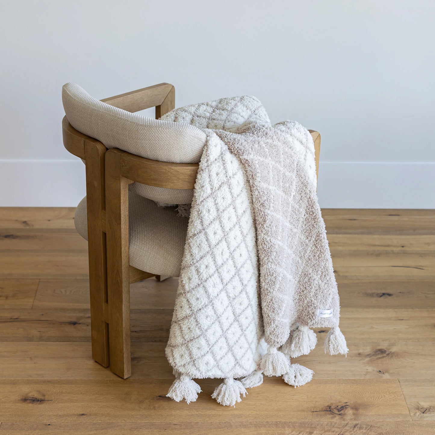 Rainy Day & Baby's Breath Diamond Point 2.0 with Tassels Print Extended Throw