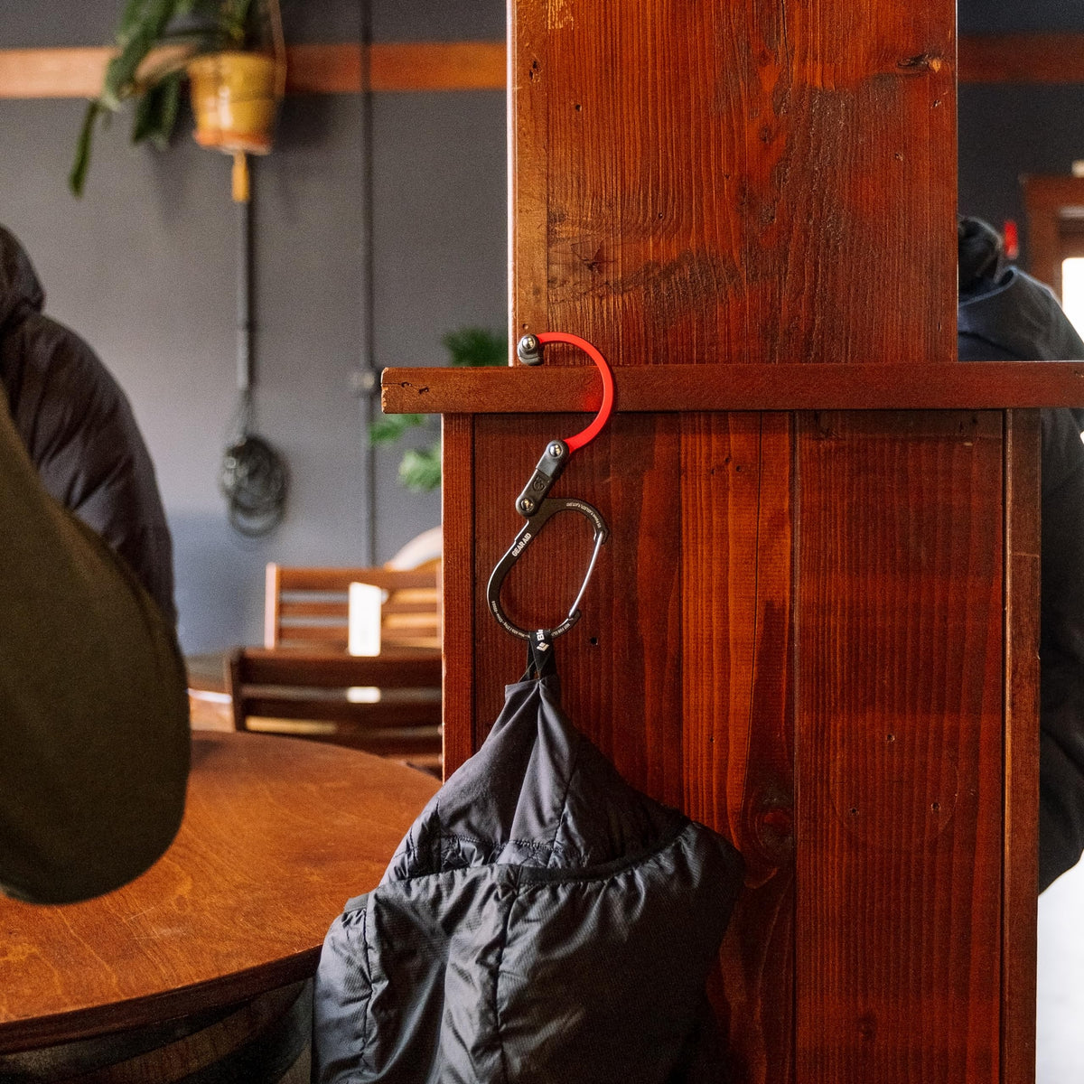 GEAR AID HEROCLIP Carabiner Gear Clip and Hook (Medium) for Camping, Backpack, and Garage Organization, Stealth Black 🍁 All In One Marketplace Canada