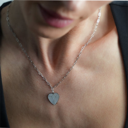 Style ALARA: Mini Paper Clip Chain Anchoring a Patterned Heart Charm in Silver