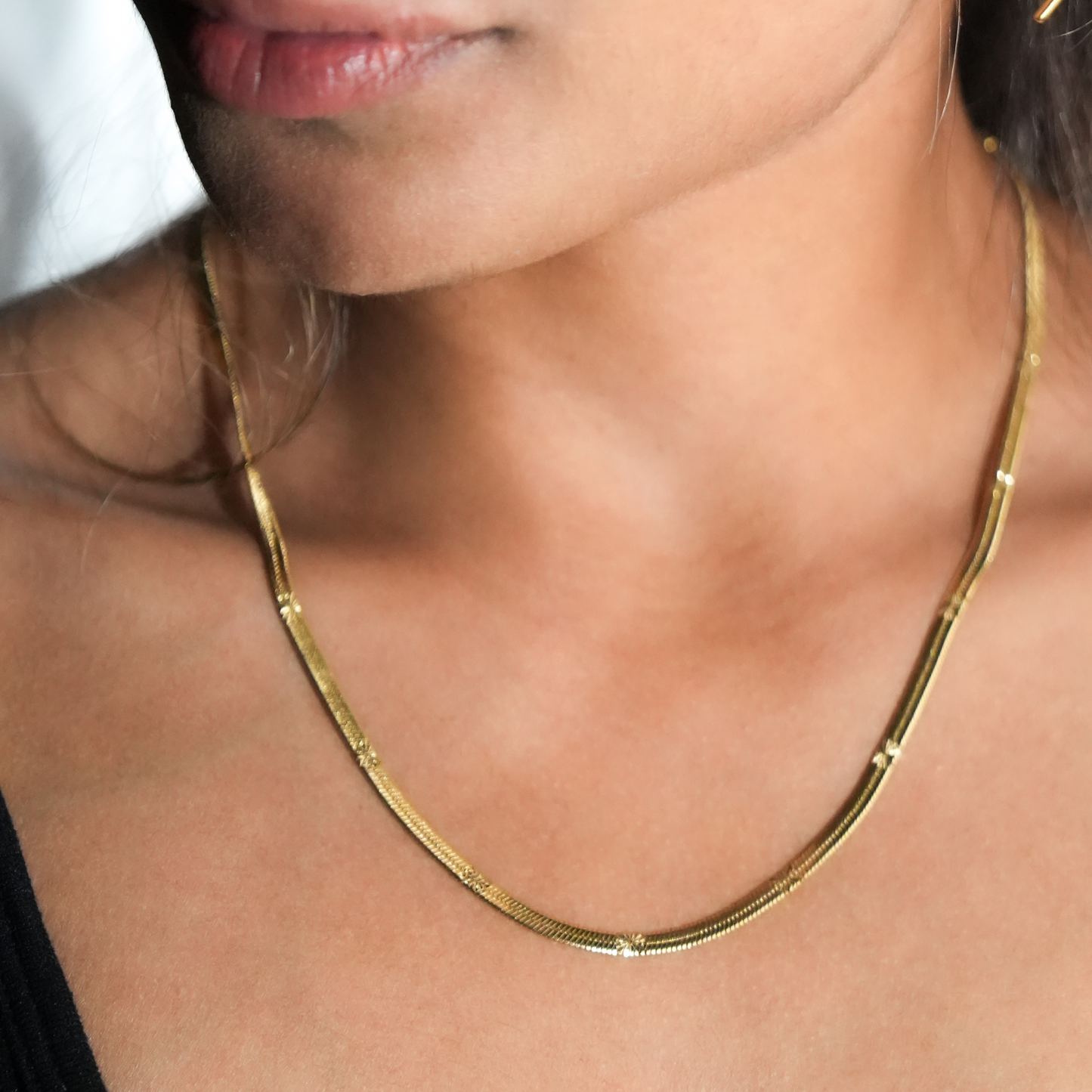 BAMBURG Gold: Star Embossed Snake Skin Textured Chain Necklace