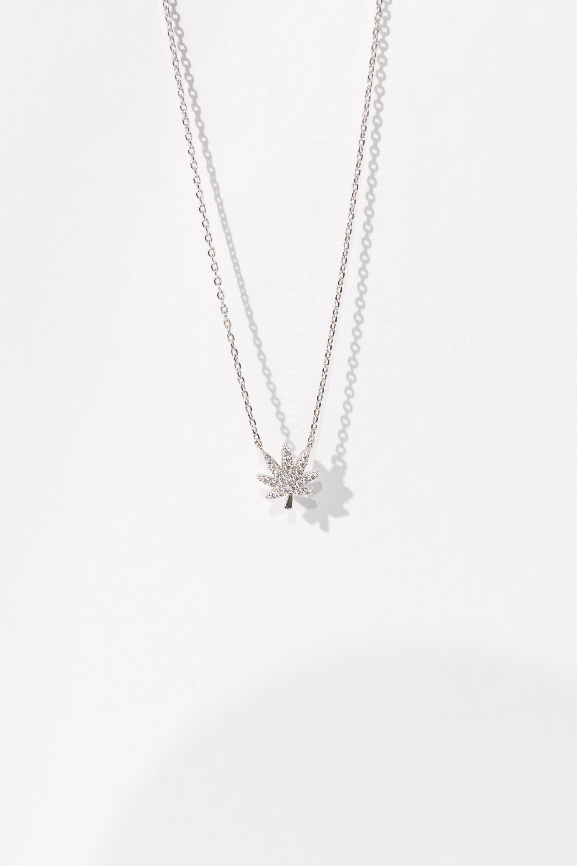 SILVER CANNABIS LEAF NECKLACE