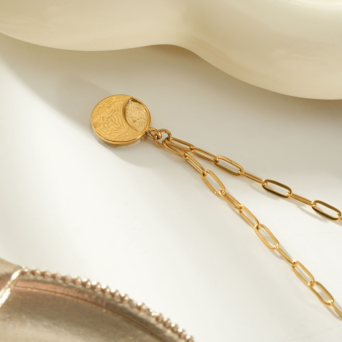 MOGGNA Gold: Coastal Shell Charm Necklace with Oval-Cut Zirconia Inlay