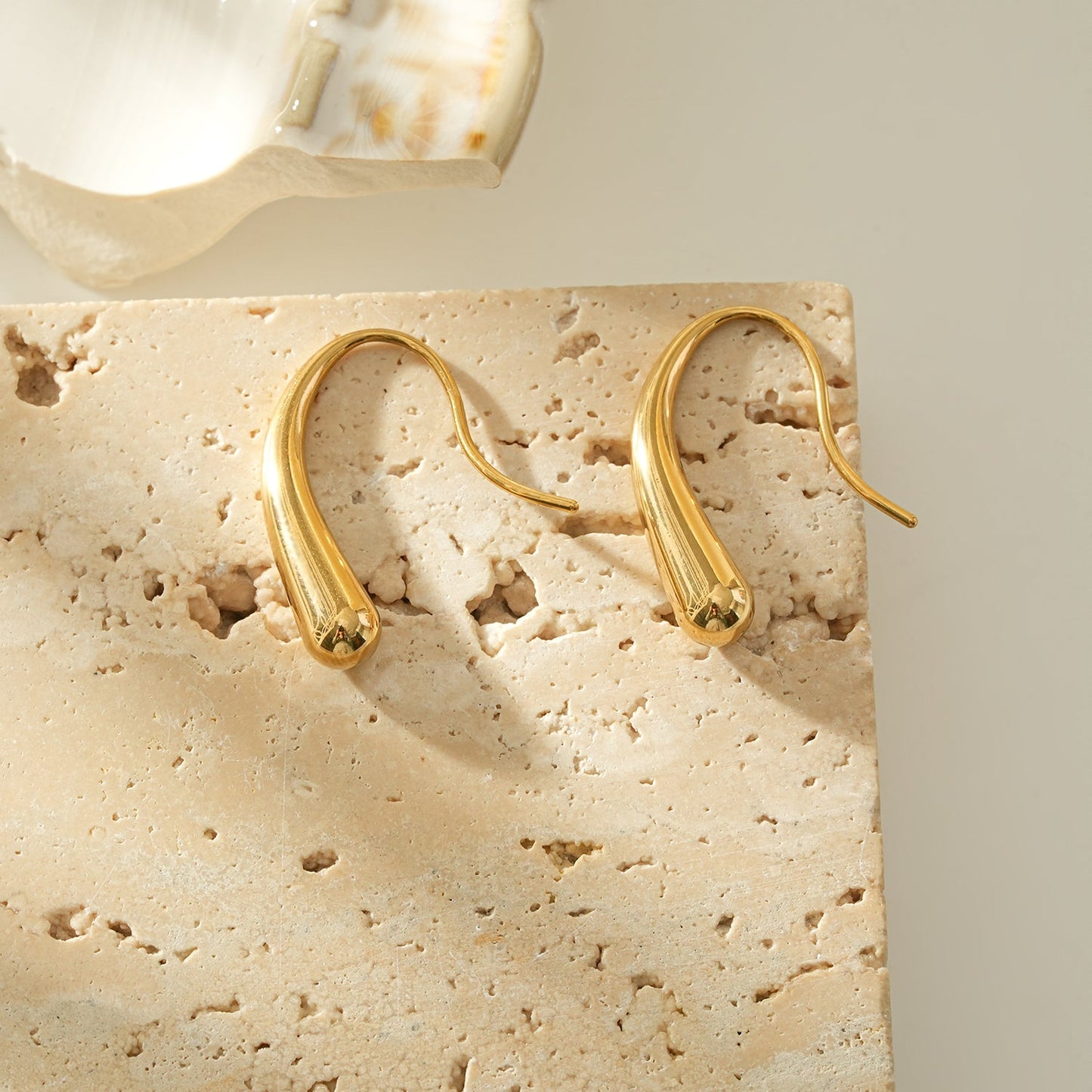 CLARA Gold: Swirl Tail Hoop Earrings – Minimalist Fluid Curve Design