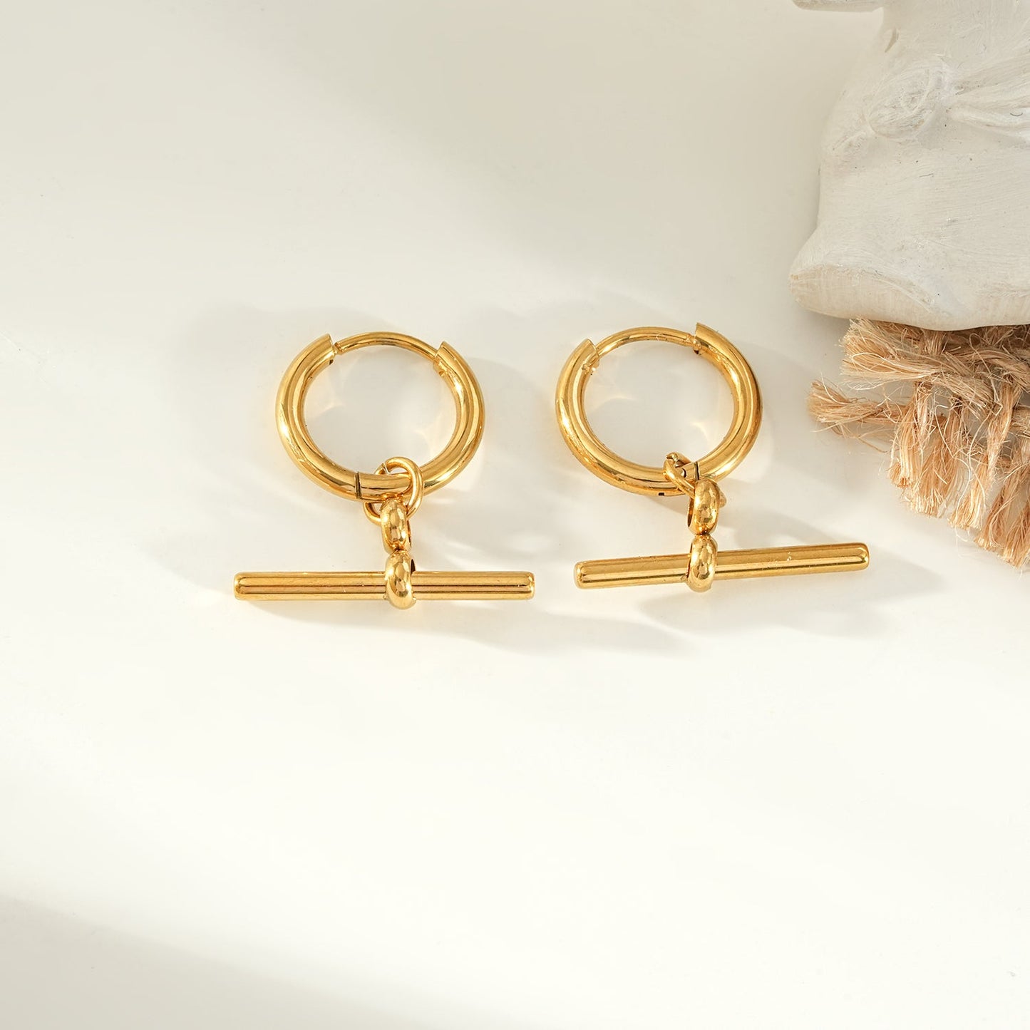 JUNIPER Gold: Hoop Earrings with Dangling T-Bar Charm