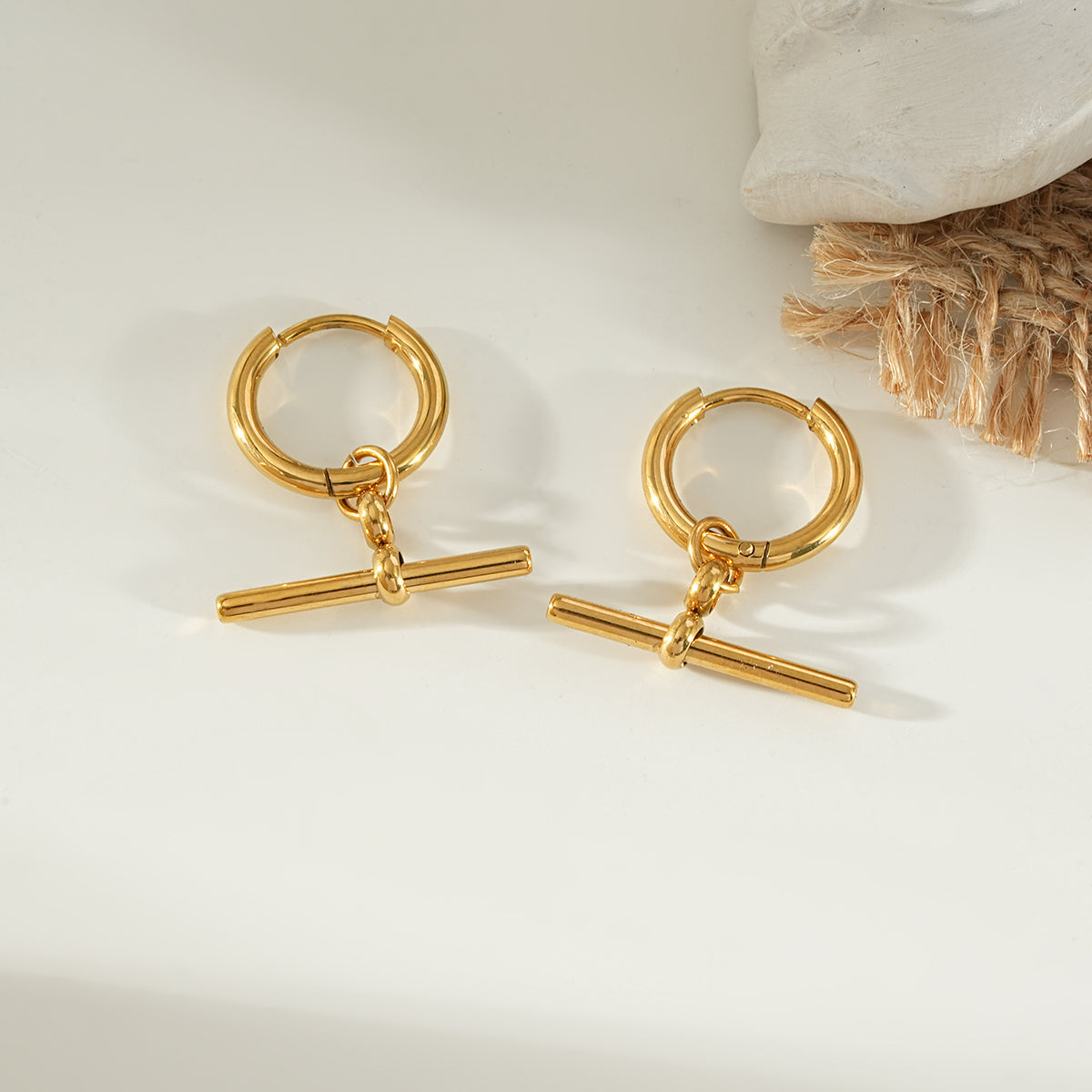 JUNIPER Gold: Hoop Earrings with Dangling T-Bar Charm