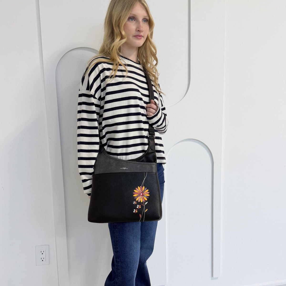 Lanta Messenger Bag