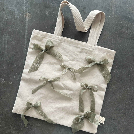 The Bow Tote