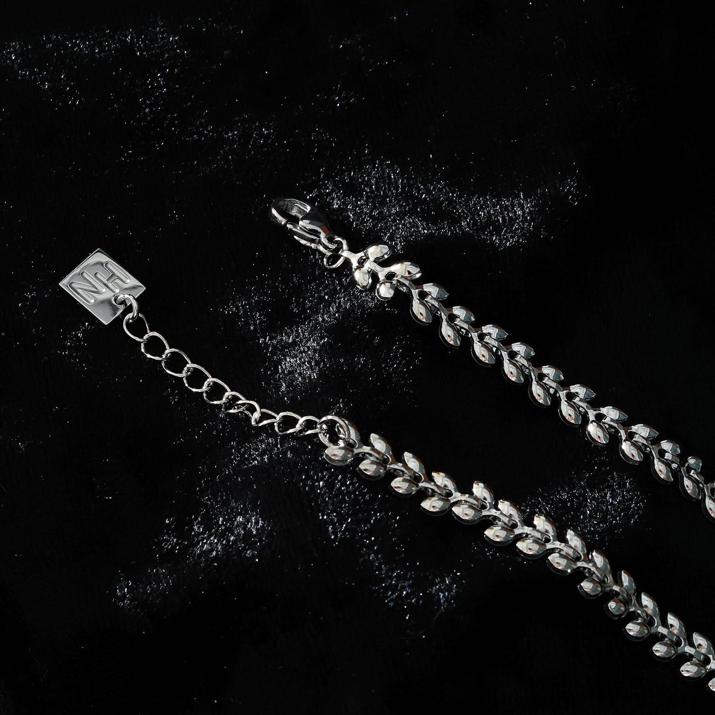 MAGDA Silver (White Gold): Leafy Patterned Bold Bracelet