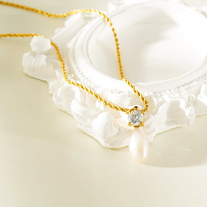 ORSOLIA Gold: Vintage Rope Chain Necklace with Freshwater Pearl & Solitaire Zirconia Charm