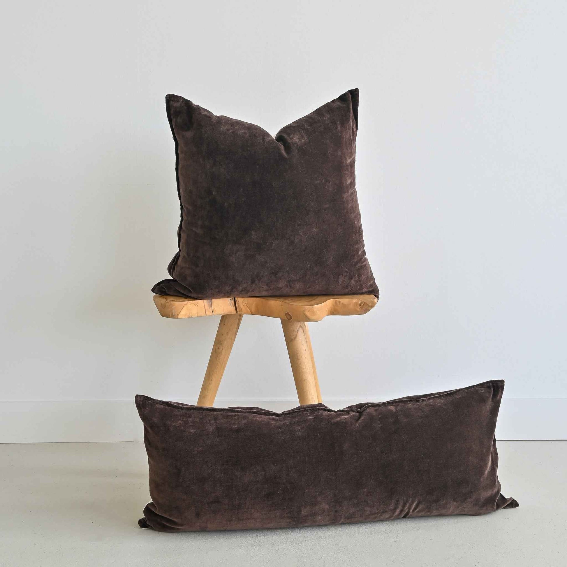 VELVET - HOTEL COLLECTION CHOCOLATE LUMBAR