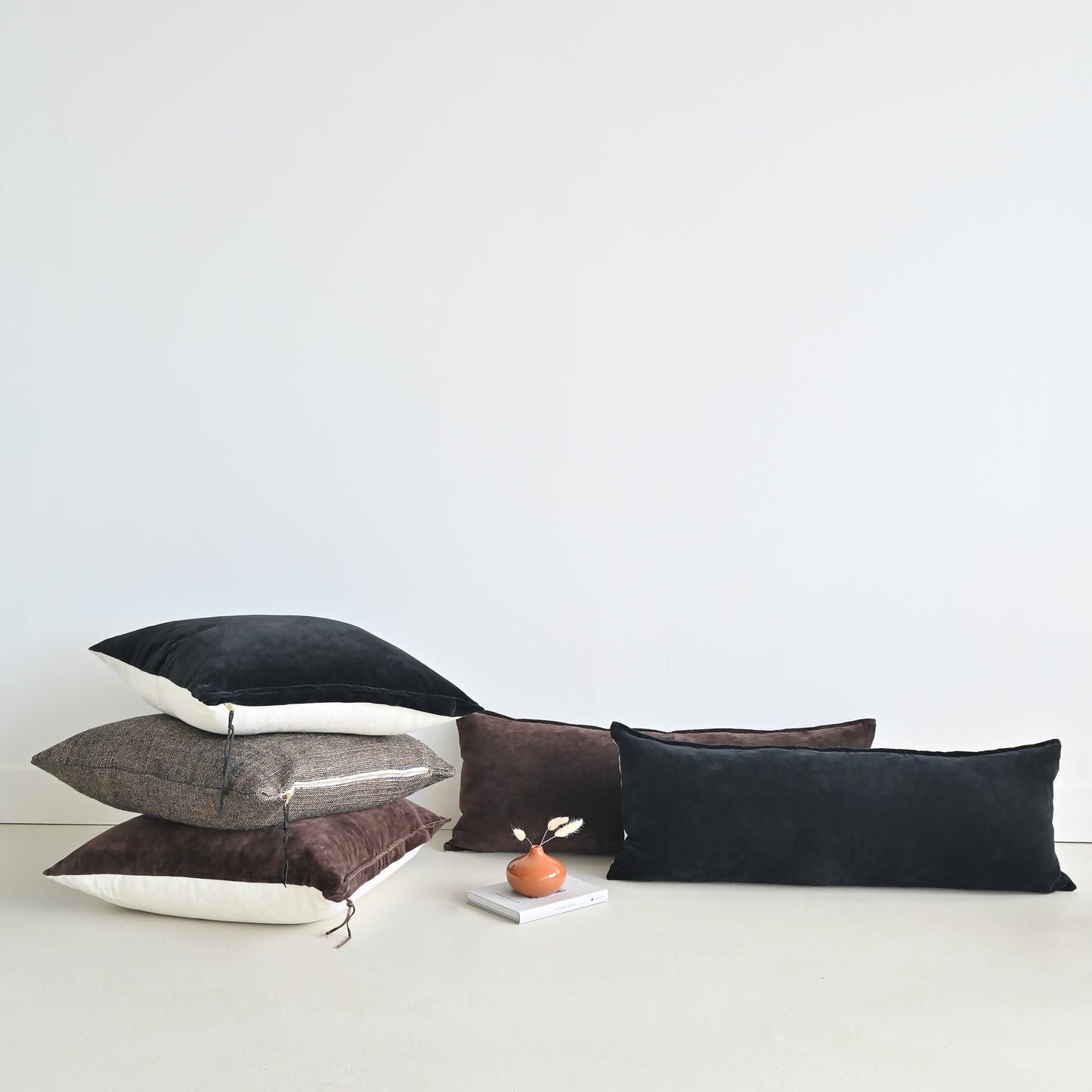 VELVET - HOTEL COLLECTION CHOCOLATE LUMBAR