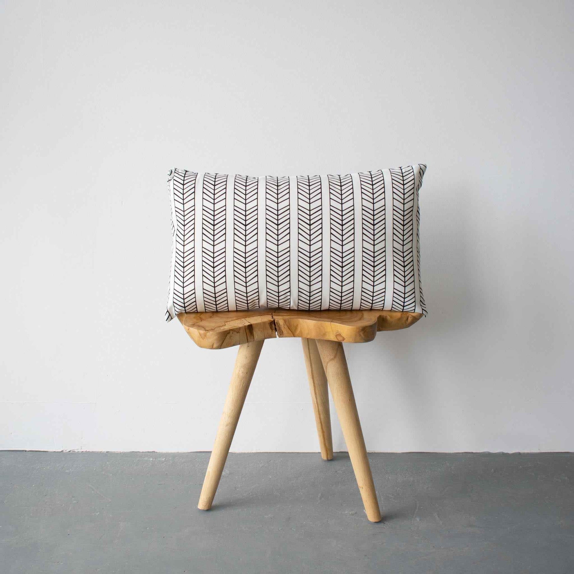 OUTDOOR PILLOW - BLACK AND WHITE LUMBAR
