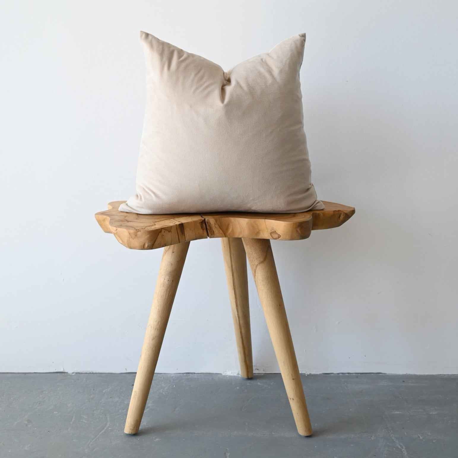 VELVET - STONE 18"