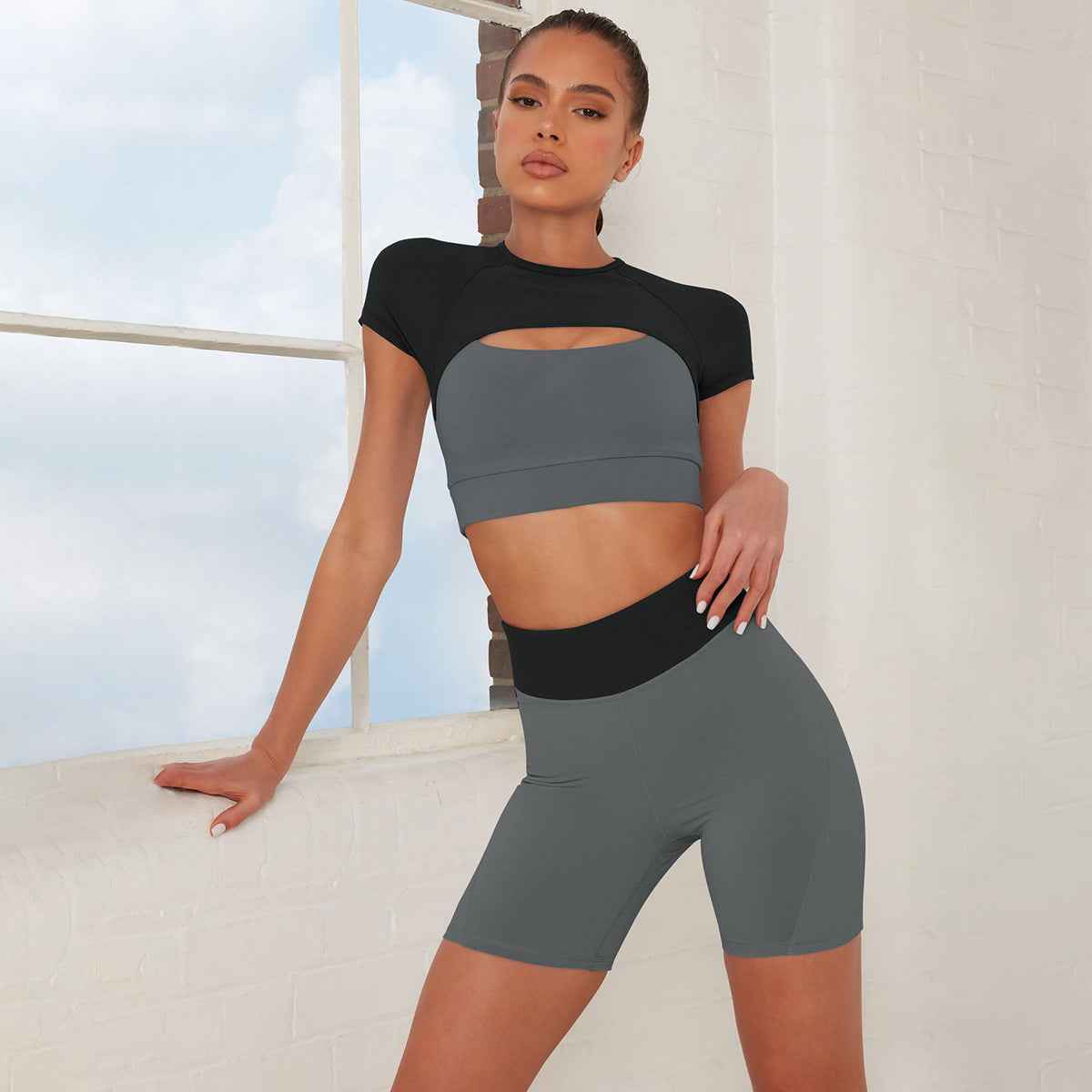 Women’s Short Yoga Workout Set – Stylish Fitness & Exercise Activewear Outfit