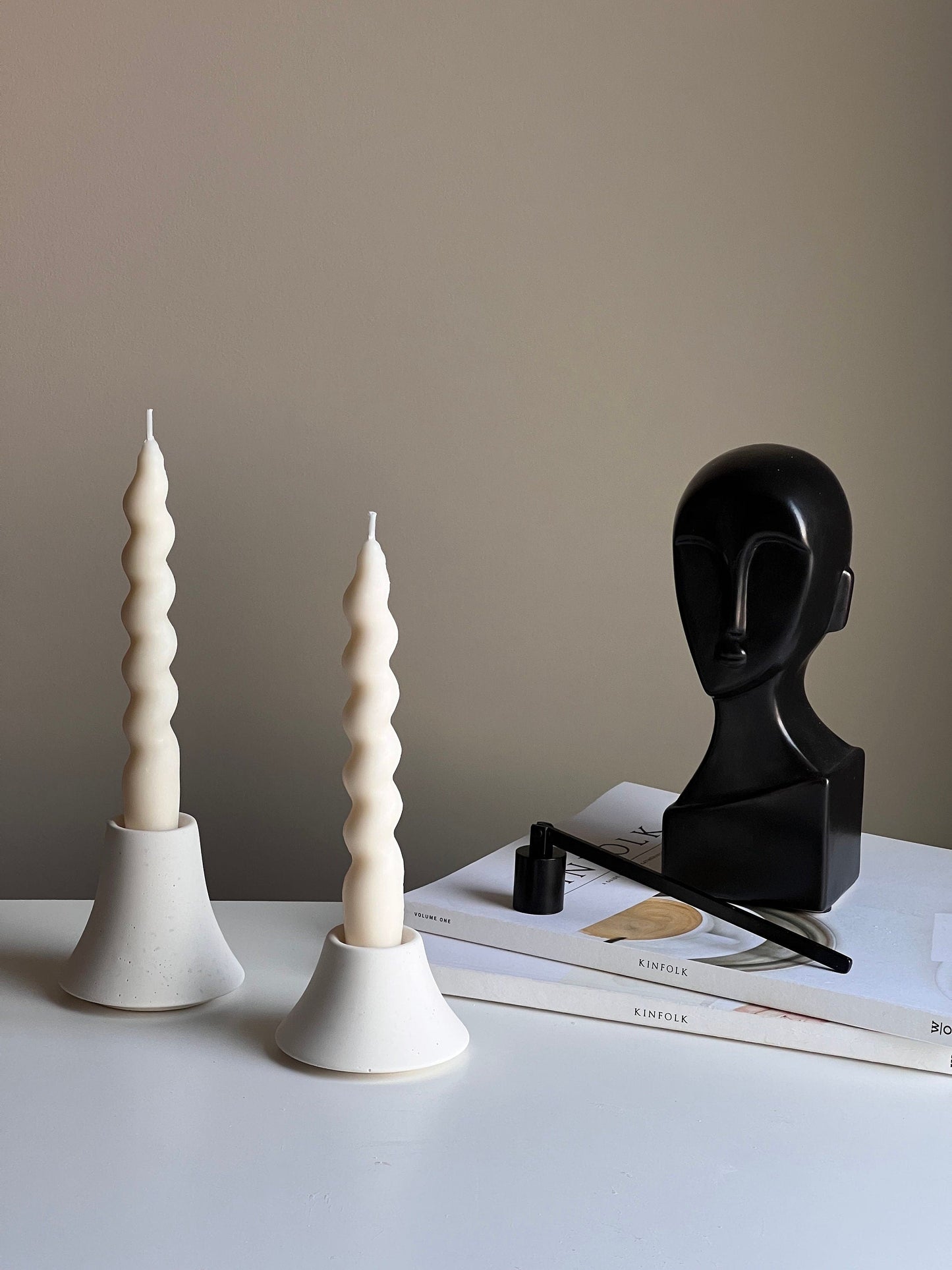 Round Jesmonite Candlestick Holder: Minimalist Table Decor