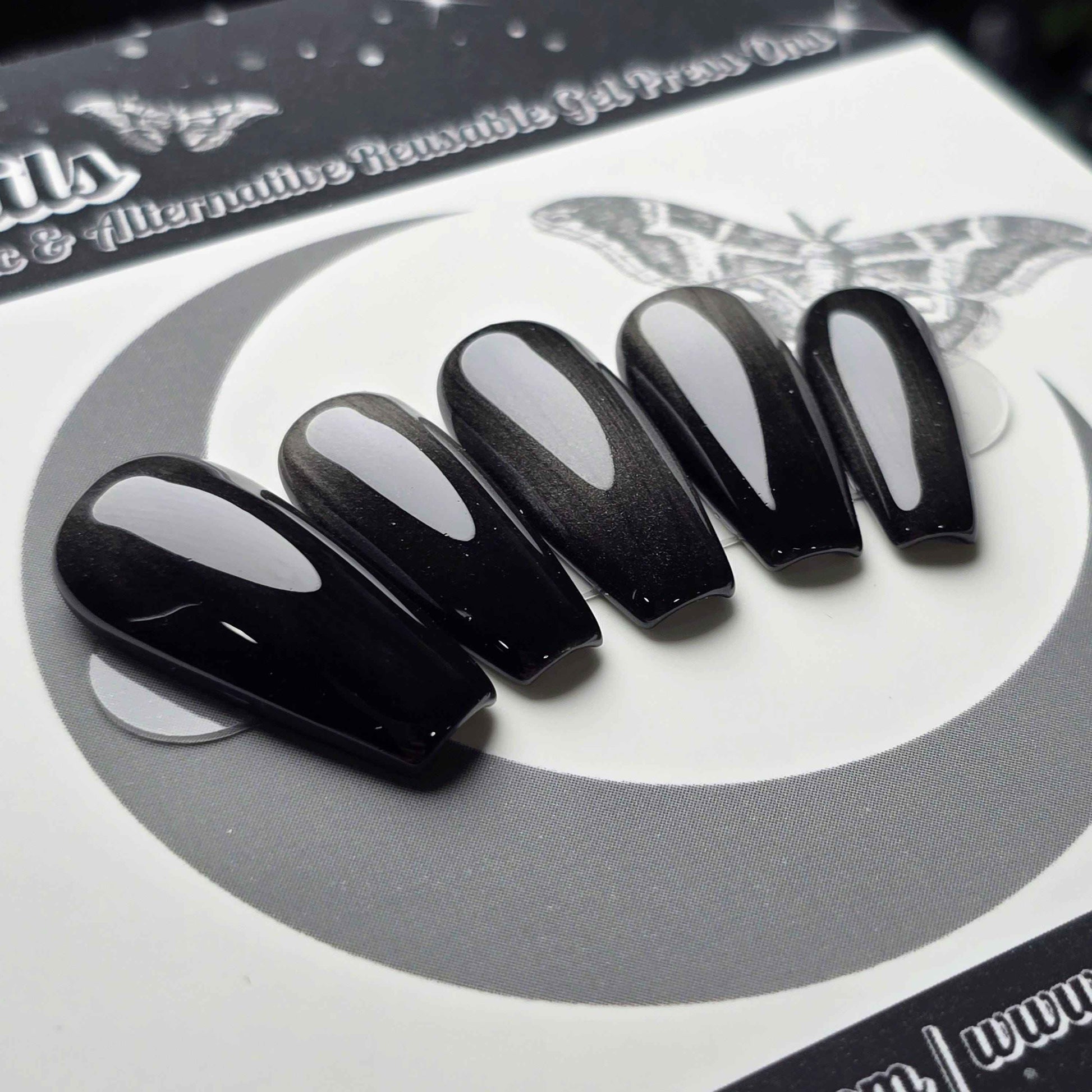 Grave Silk Cat Eye