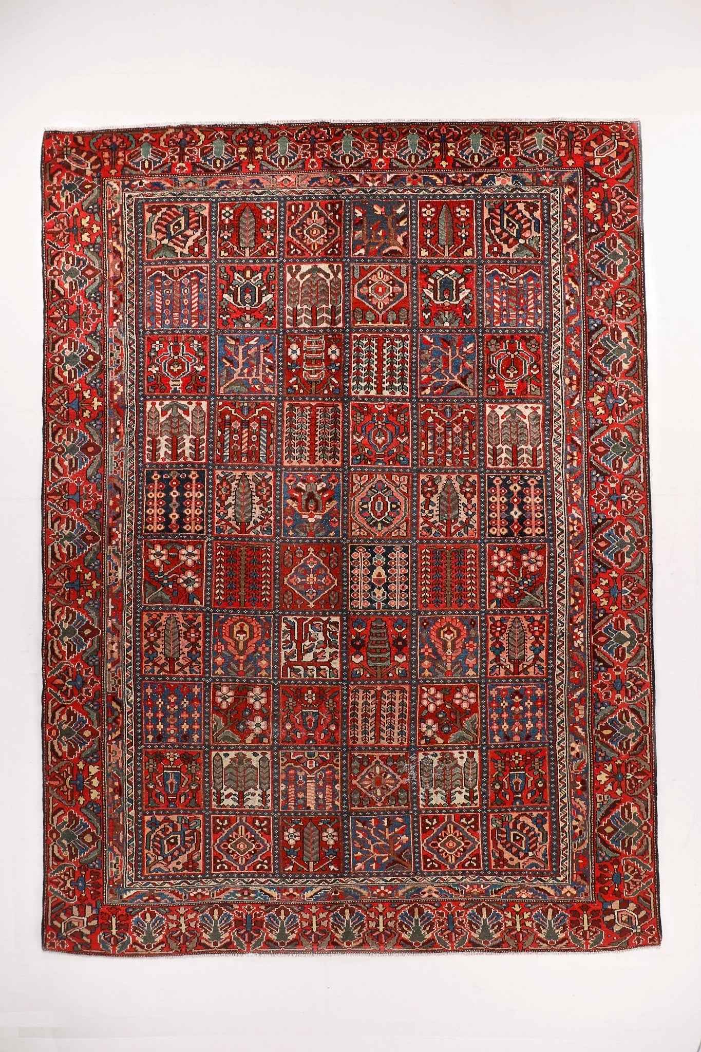 Persian Bakhtiari Rug | 8' 6" x 12' 6"
