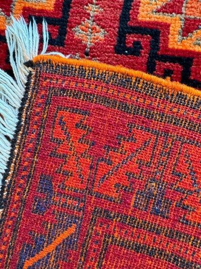 Persian Lori Rug | 2' 7" x 2' 7"