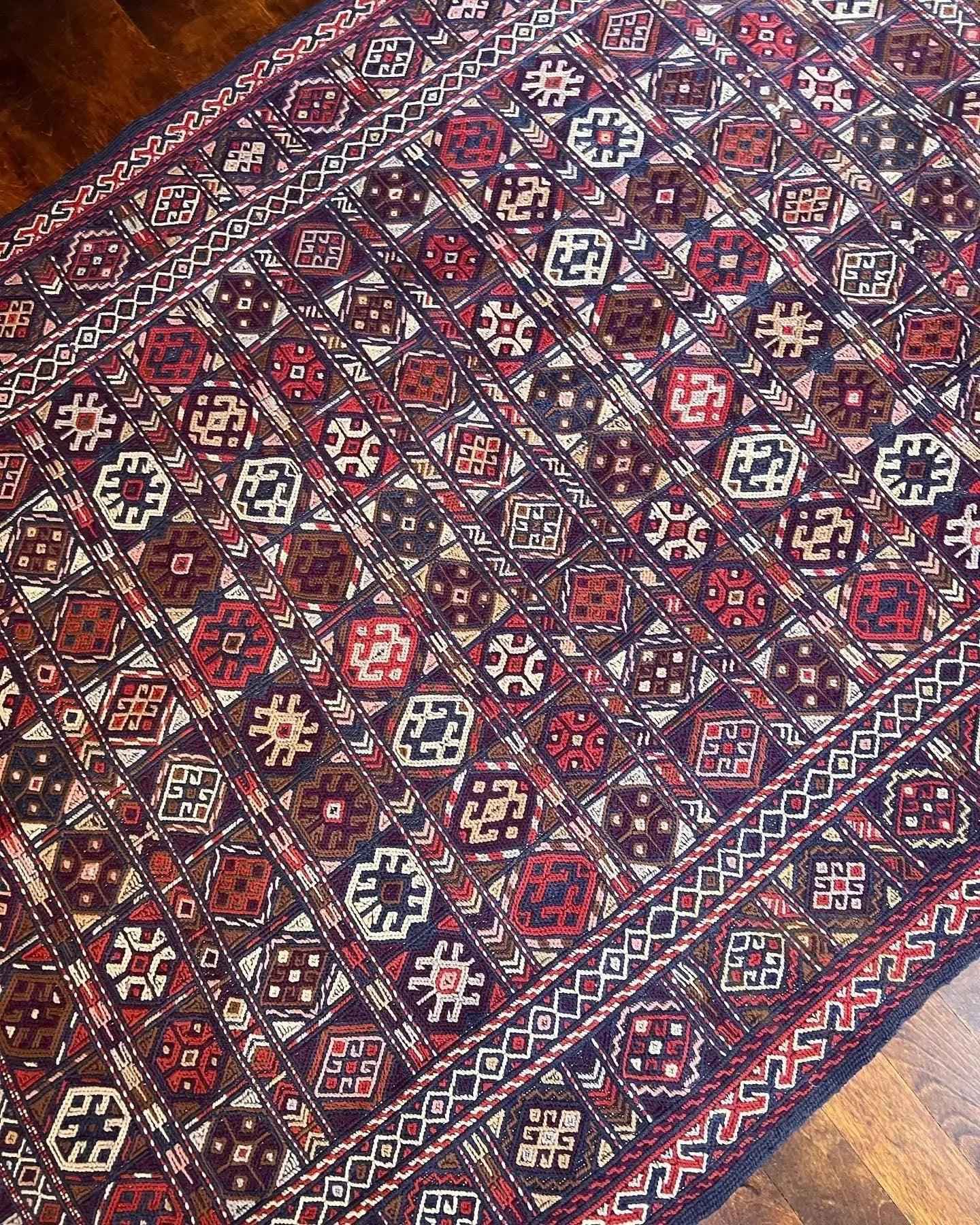 Persian Suzani Kilim | 5' 6" x 5'